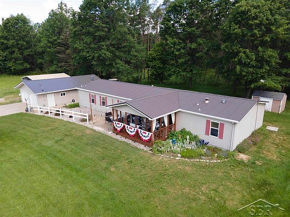 2nd image of 2202 W Huckleberry Rd