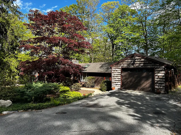 51 Rockledge Rd — Photo 2