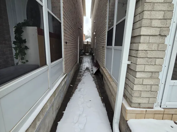 153 Cimmaron St #Basement, Markham, ON L3S 2G9