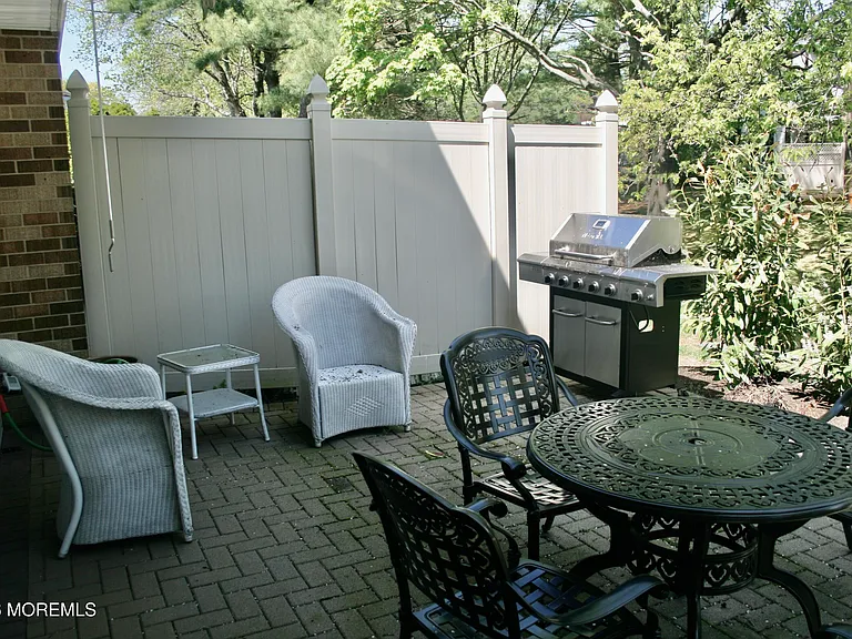 16 Apple Dr — Photo 25