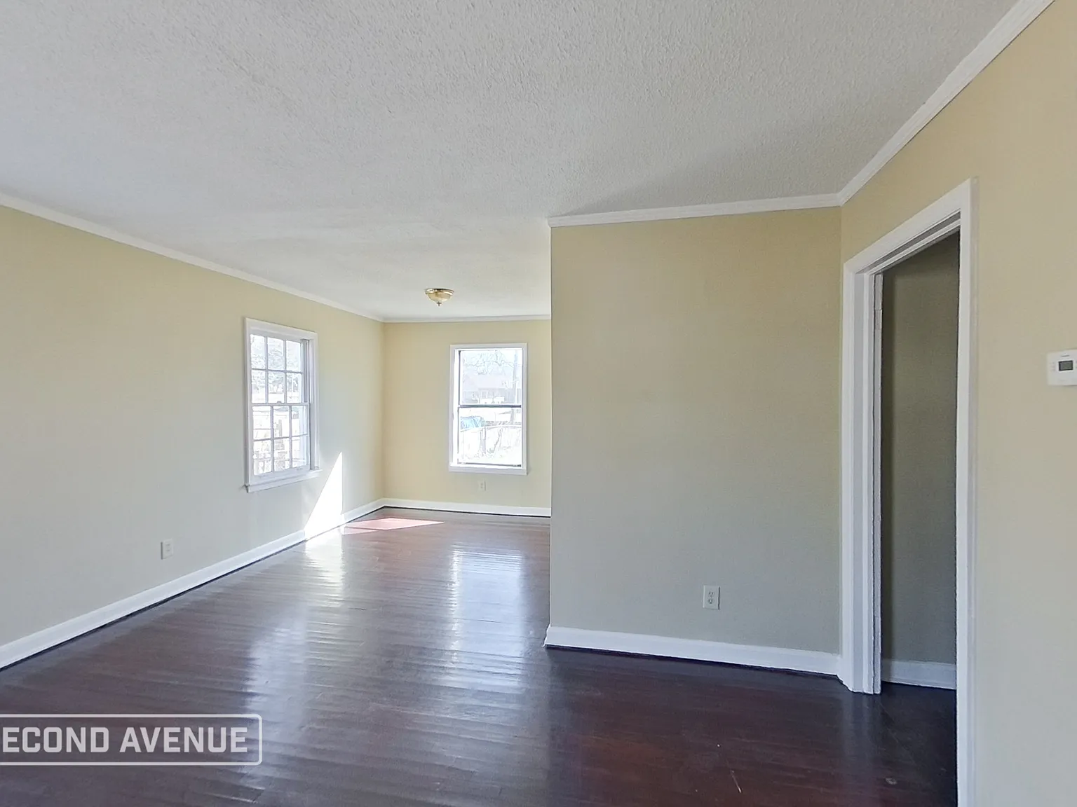 3 bed, 1.0 bath, 1014 sqft, $895 — Photo 3