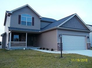 1622 Hunters Ridge Ct, Mahomet, IL 61853