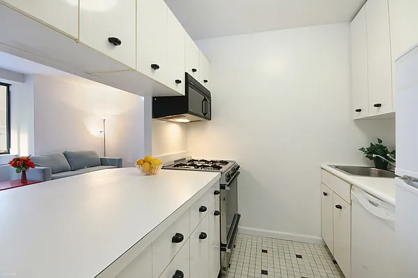 Rented by Corcoran | media 15