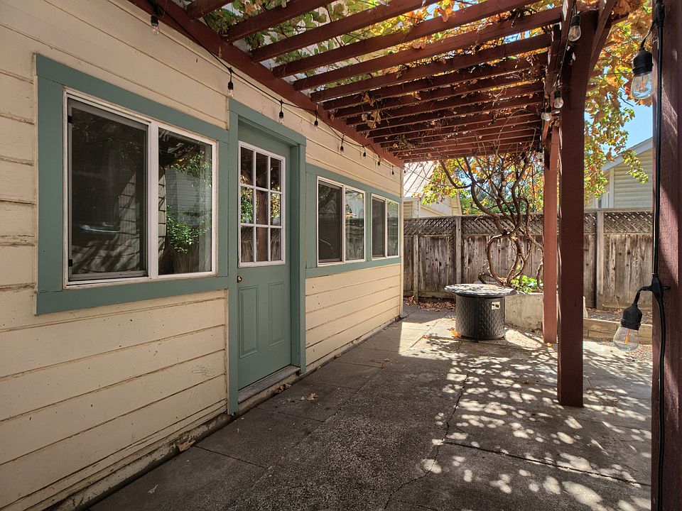 1st image of 105 2nd St #A