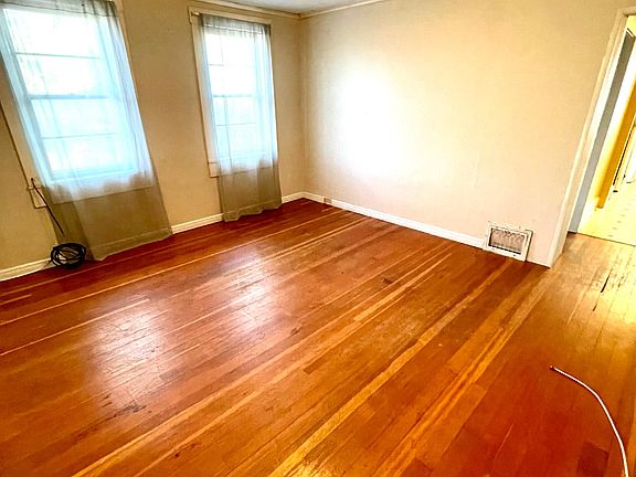 2nd image of 115 Saratoga Ave APT 3