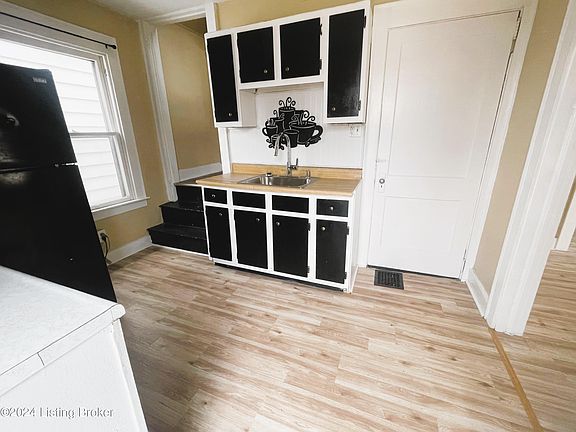 5th image of 3819 Miami Ave