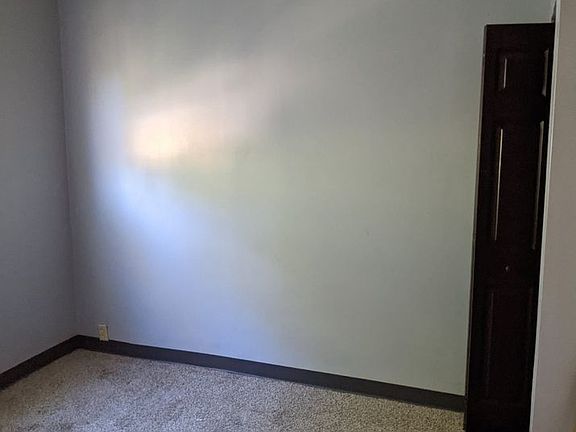 5th image of 916 Lexington Ave APT 5