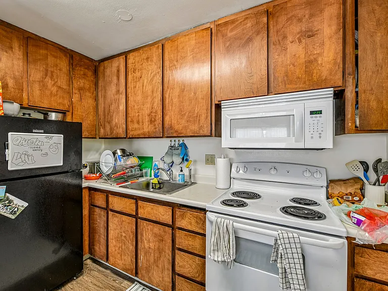 Viking Apartments — Photo 9