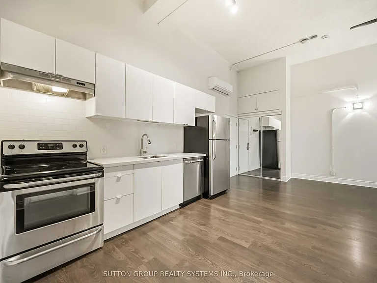 482 Queen St W #303 — Photo 8