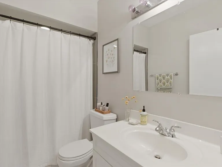 1038 N Marshfield Ave #3 — Photo 10