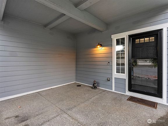 5th image of 6015 Darby Court SE