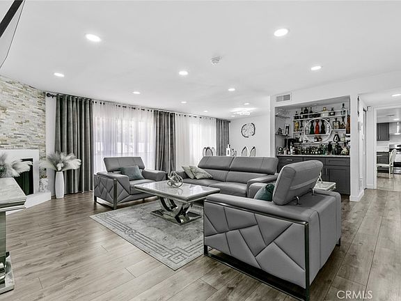 4th image of 8801 Cedros Ave APT 7