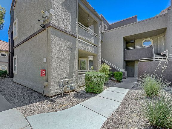 2nd image of 5042 Rainbow Blvd #101