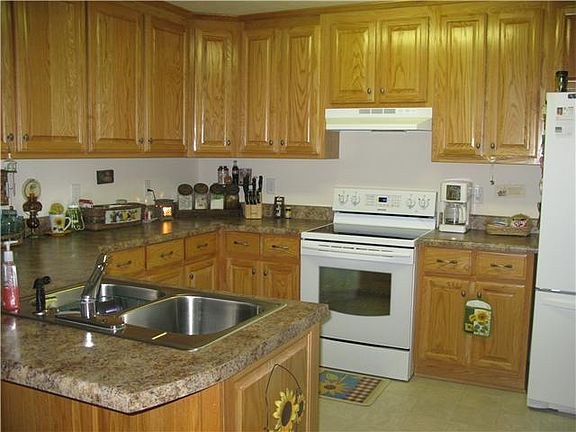 4th image of 21 Fox Wood Dr