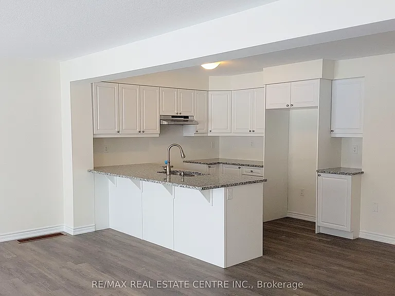 8 Watermill St — Photo 6