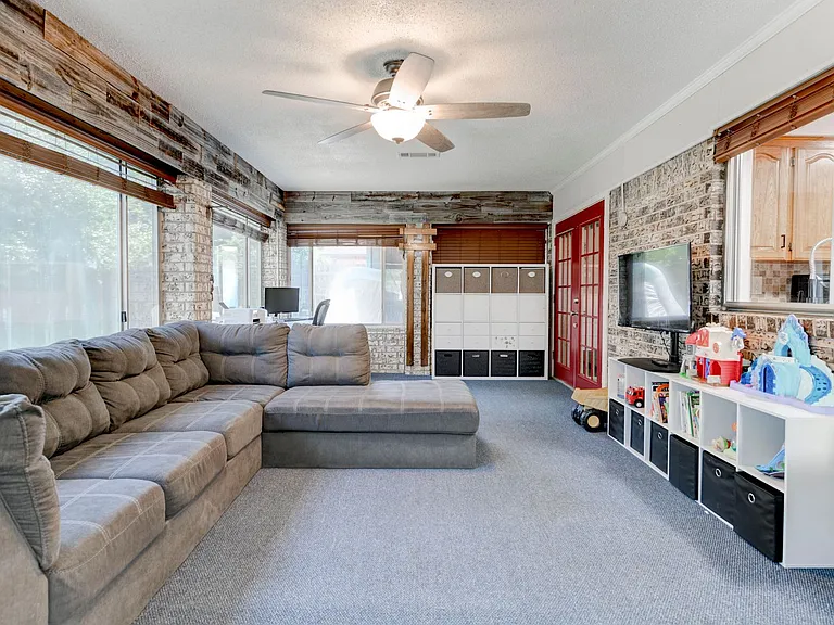 303 Manning Dr — Photo 36