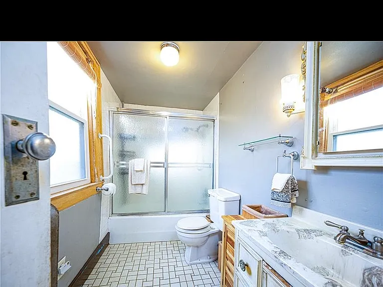 35 Edwards St — Photo 14