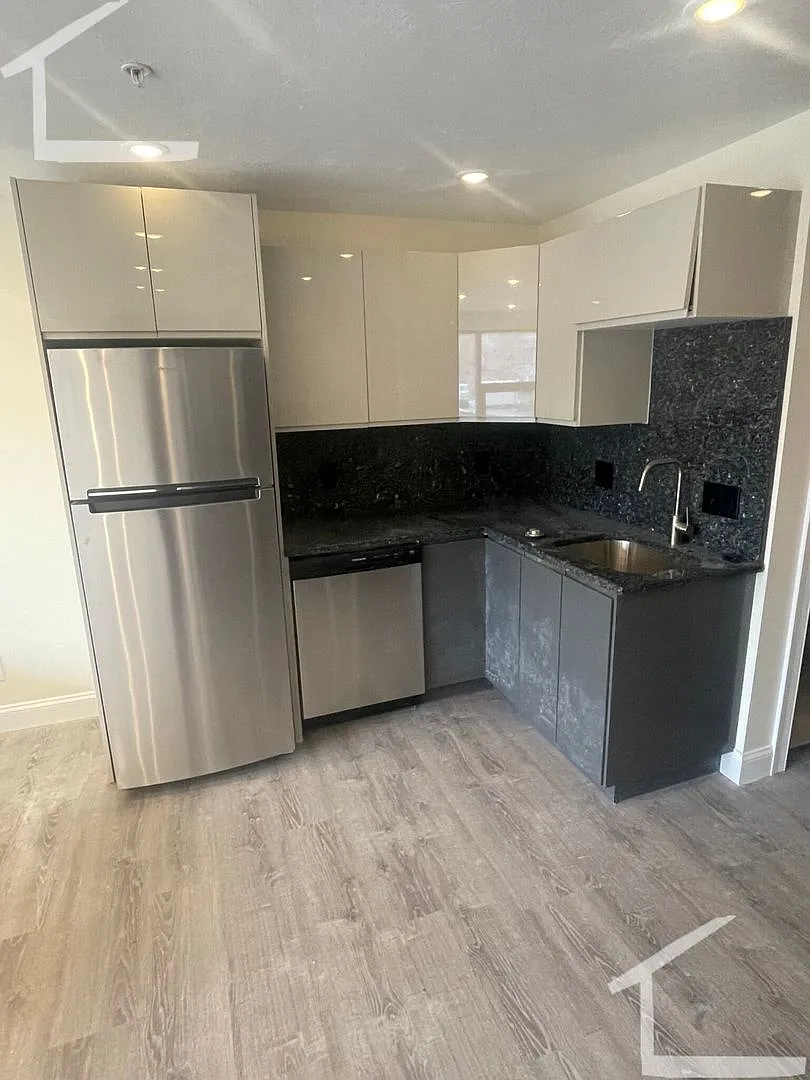 9/1 No Fee! Loft-style Studio on Comm Ave w/AC, elevator! — Photo 1
