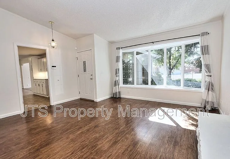 6830 Mellodora Dr — Photo 11