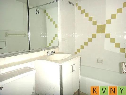 Rented by KVNY Soho | media 12