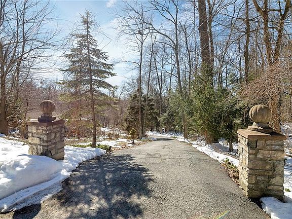 2nd image of 26 General Macarthur Dr