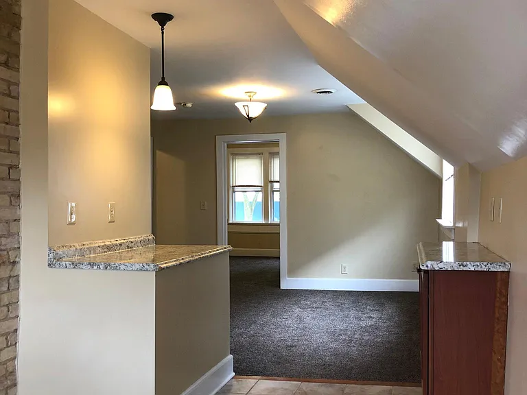 2213 S Robinson Ave #UPPER — Photo 14