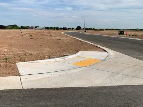 604 Sapphire Dr, Carlsbad, NM 88220