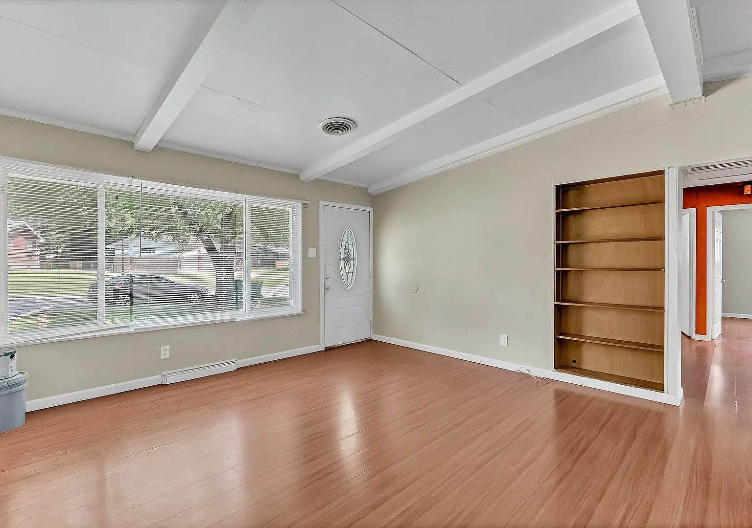 Spacious 3 Bdrm Single Family Home Available for move in! — Photo 3