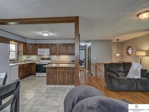 5th image of 5829 S 91st St