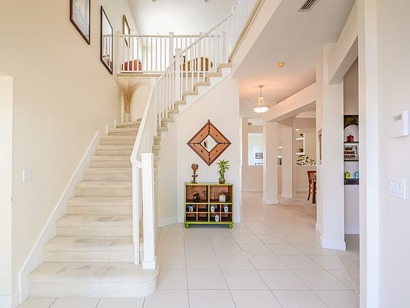 2nd image of 10 Richmond Dr