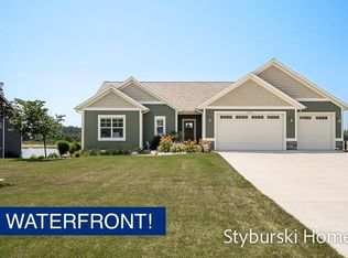 9381 Shoreway Dr, West Olive, MI 49460