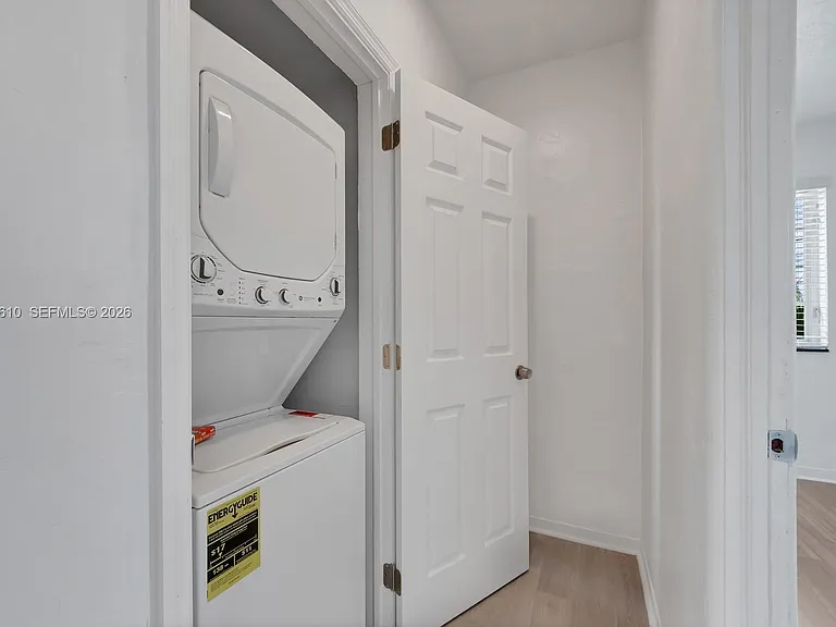 570 NE 68th St #1 — Photo 14