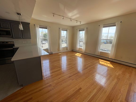 2nd image of 168 Humphrey St #1