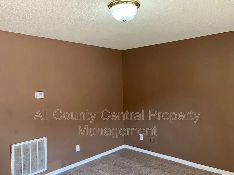 2 bed, 1.0 bath, 1031 sqft, $1,085 — Photo 4