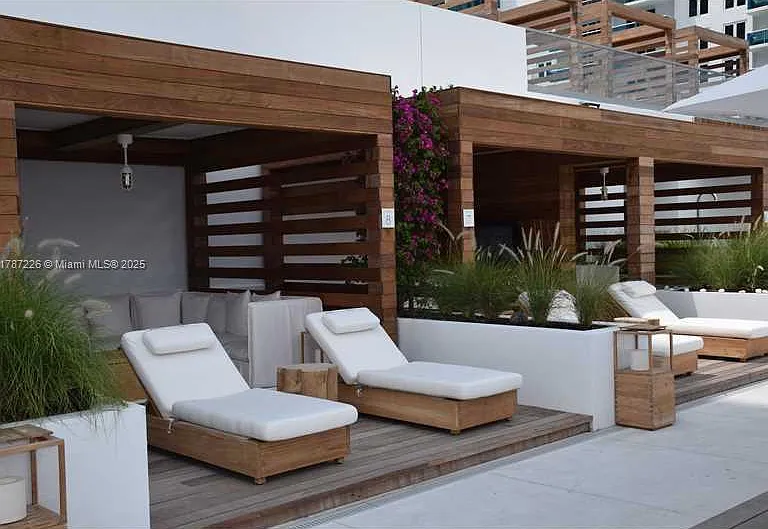 2301 Collins Ave #1221 — Photo 32