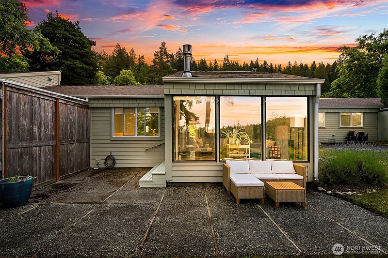2nd image of 22 Marigold Drive #20