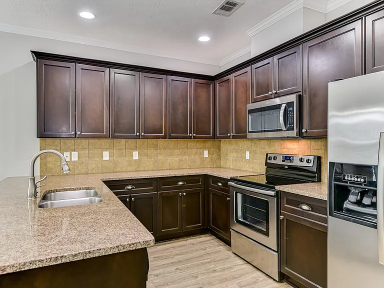 1913 Kenlock Dr — Photo 10