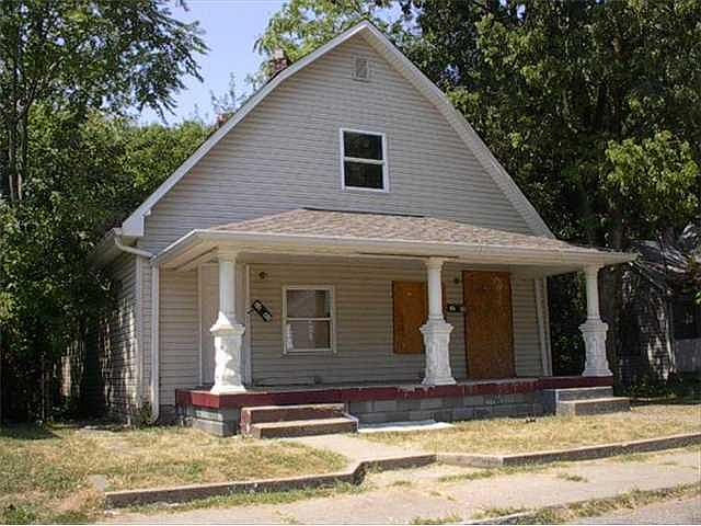 1st image of 1046 N Winfield Ave