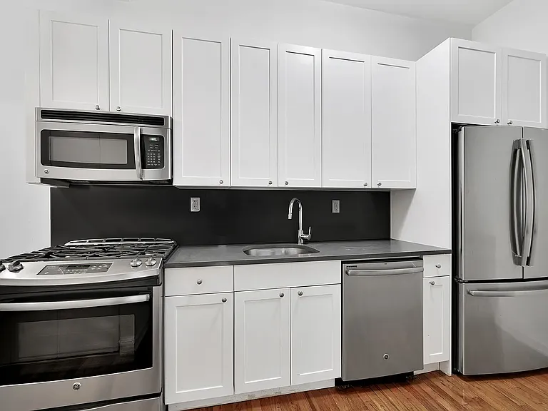 121 Madison Ave #3L — Photo 2