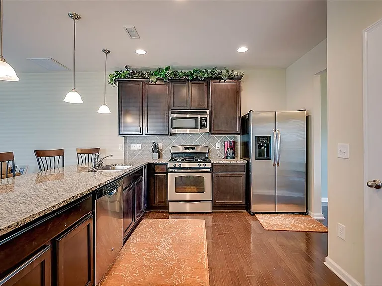 1304 Cozart St #317 — Photo 3
