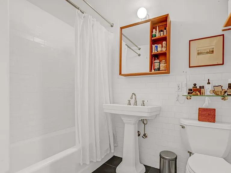 262 Mott St #509 — Photo 16