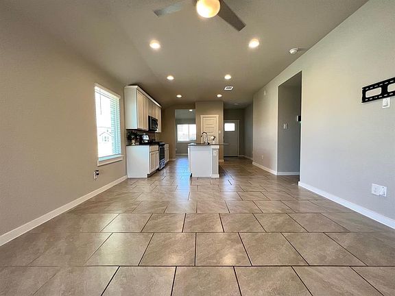 3rd image of 7626 Castle Cliff Ln