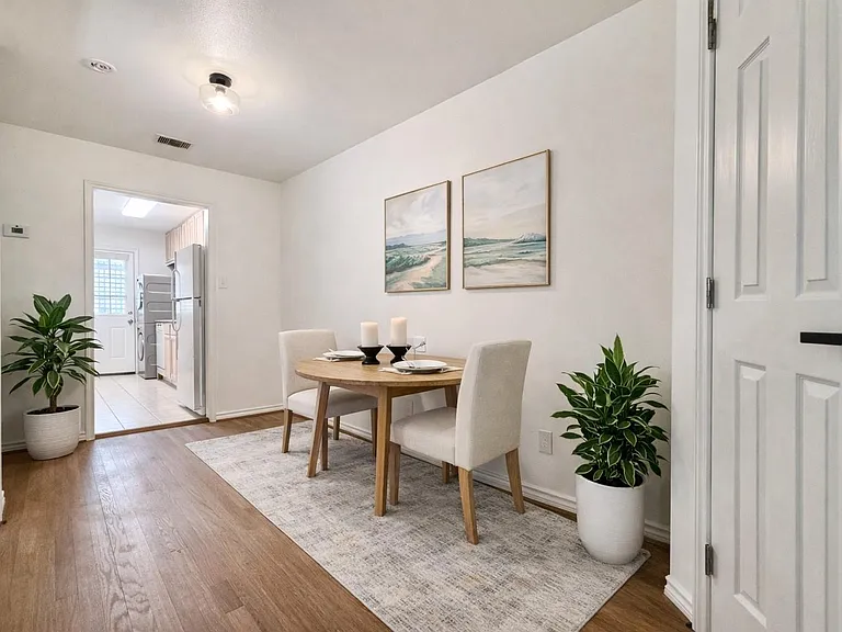2126 Banks St #2 — Photo 17