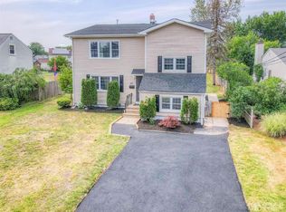 337 Seneca Ave, Middlesex, NJ 08846