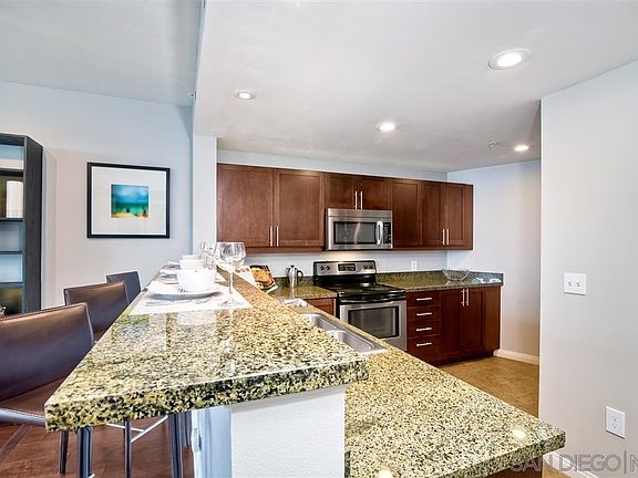 5th image of 253 10th Ave Unit 1303