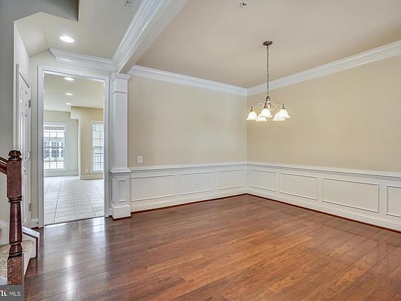 5th image of 20647 Sibbald Sq