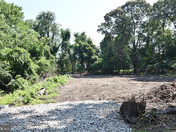 3rd image of 8099 Forest Glen Dr