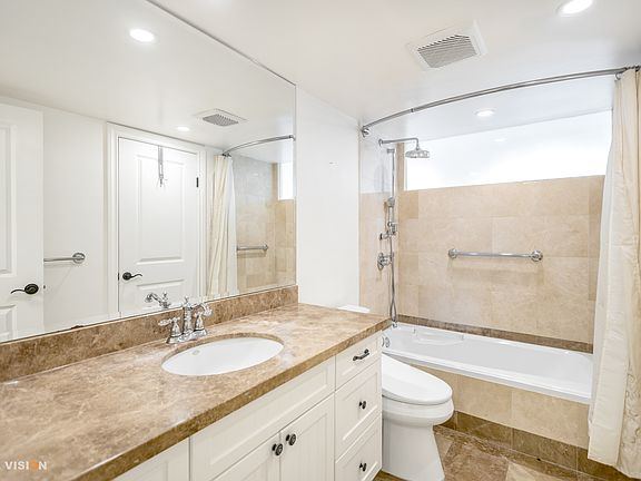 3rd image of 2203 Bellevue Ave #702