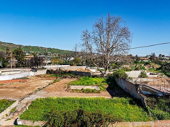2nd image of 314 N Las Casas Ave