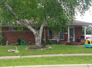 53 E Newport Ave, Pontiac, MI 48340